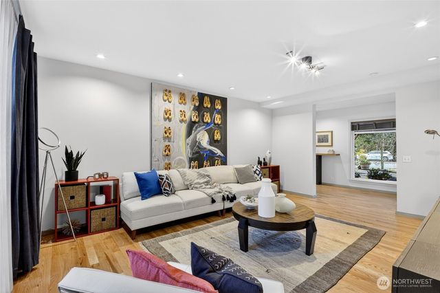 11223 109th Avenue NE, Kirkland, WA 98033