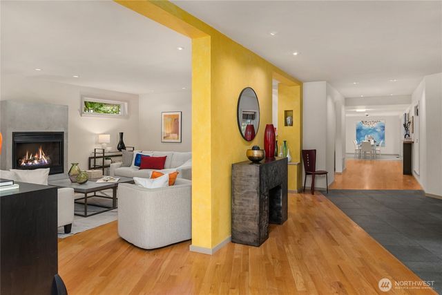 11223 109th Avenue NE, Kirkland, WA 98033