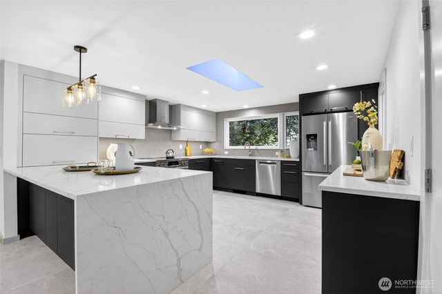 11223 109th Avenue NE, Kirkland, WA 98033