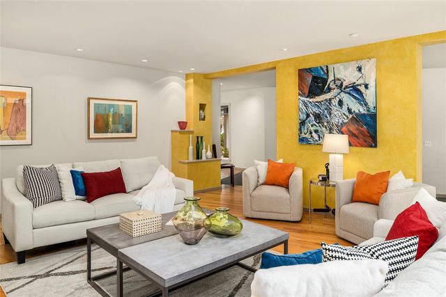 11223 109th Avenue NE, Kirkland, WA 98033