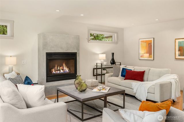 11223 109th Avenue NE, Kirkland, WA 98033