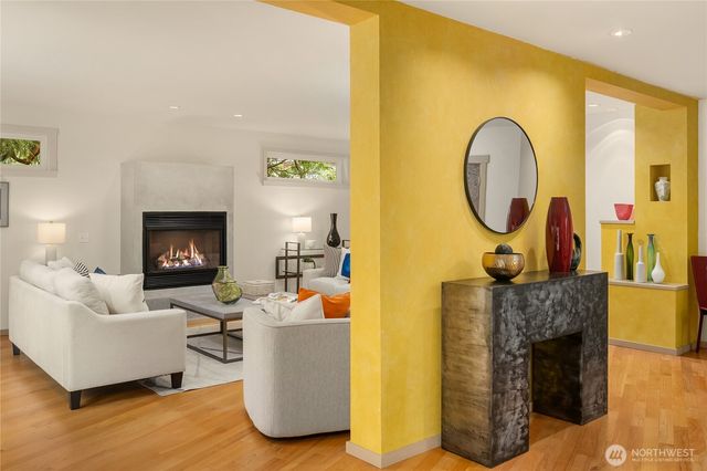 11223 109th Avenue NE, Kirkland, WA 98033