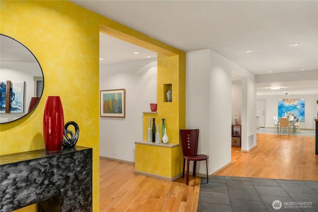 11223 109th Avenue NE, Kirkland, WA 98033