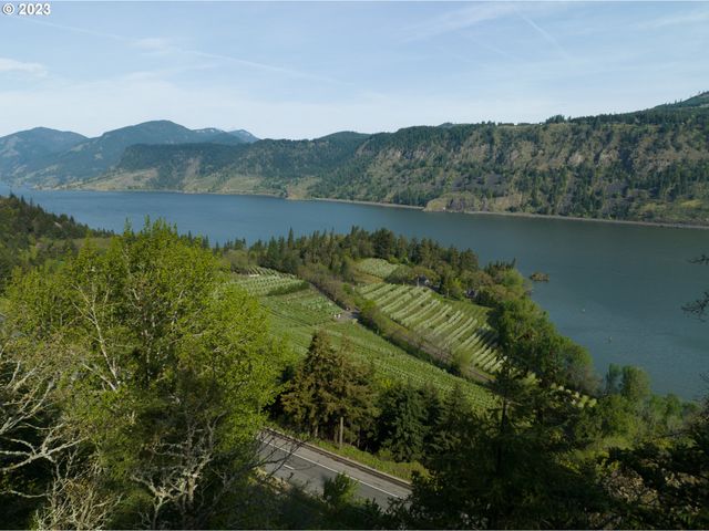 476 COUNTRY CLUB Rd, Hood River, OR 97031