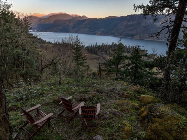 476 COUNTRY CLUB Rd, Hood River, OR 97031