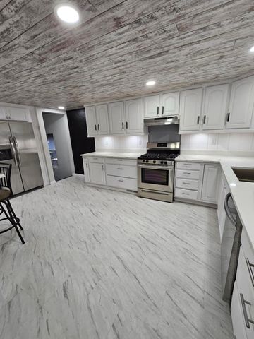 2716 Locust Street, Portage, IN 46368