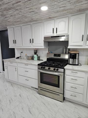 2716 Locust Street, Portage, IN 46368