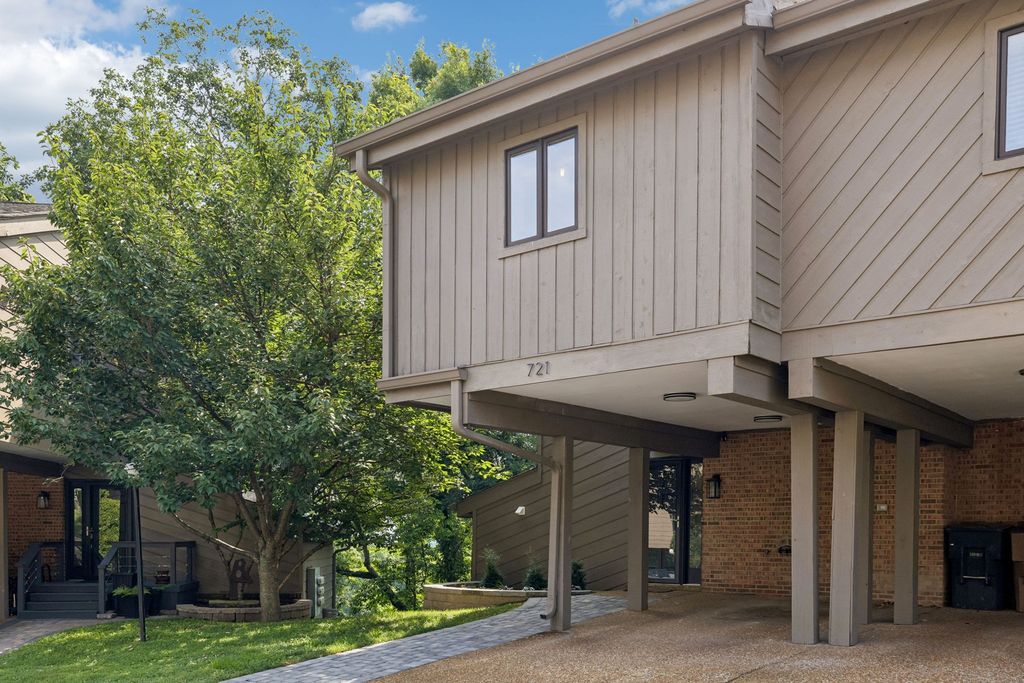 721 Harpeth Trace Dr, Nashville, TN 37221