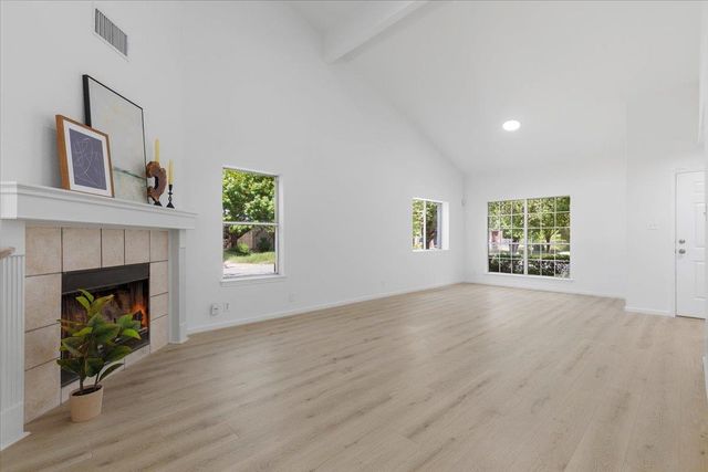 1801 Brentwood DR, Leander, TX 78641