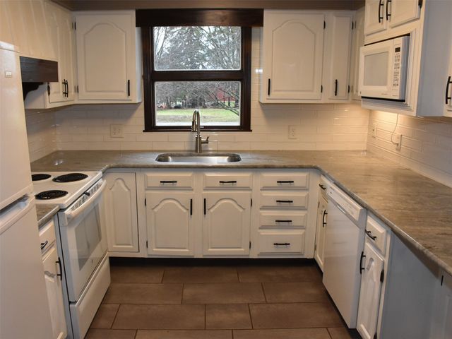 32788 STATE HWY 27, Guys Mills, PA 16327