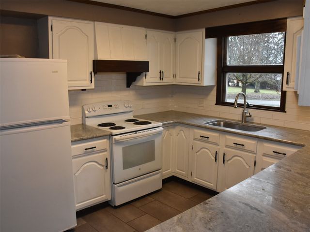 32788 STATE HWY 27, Guys Mills, PA 16327