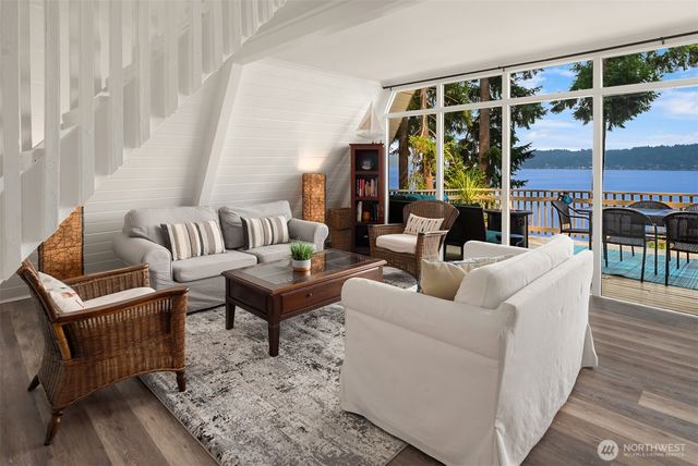 1602 W Lake Sammamish Parkway SE, Bellevue, WA 98008
