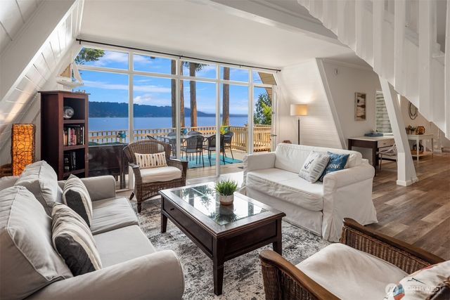 1602 W Lake Sammamish Parkway SE, Bellevue, WA 98008