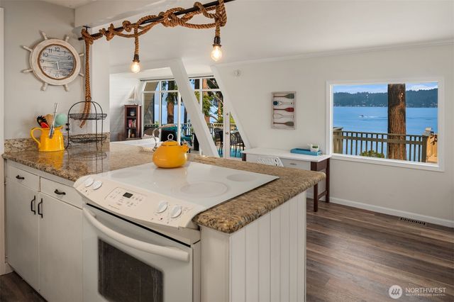 1602 W Lake Sammamish Parkway SE, Bellevue, WA 98008