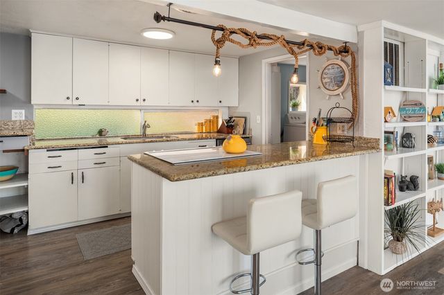 1602 W Lake Sammamish Parkway SE, Bellevue, WA 98008