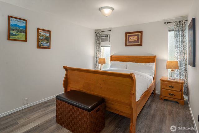 1602 W Lake Sammamish Parkway SE, Bellevue, WA 98008