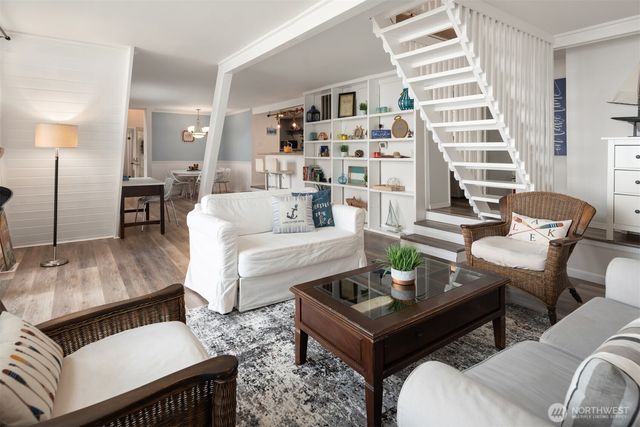 1602 W Lake Sammamish Parkway SE, Bellevue, WA 98008