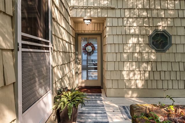1602 W Lake Sammamish Parkway SE, Bellevue, WA 98008