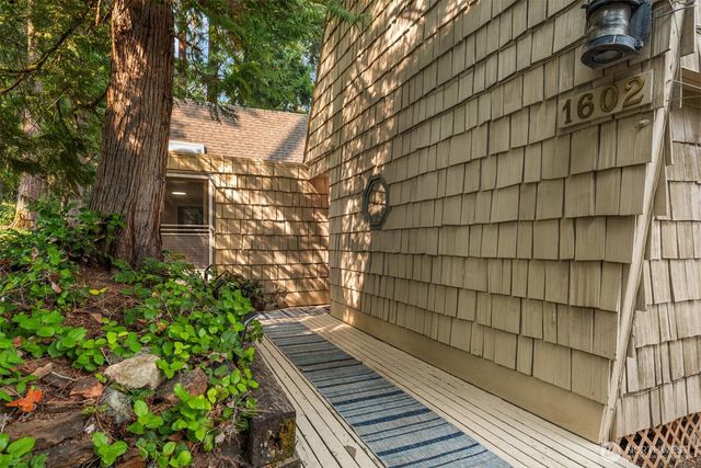 1602 W Lake Sammamish Parkway SE, Bellevue, WA 98008