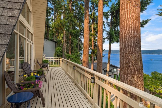 1602 W Lake Sammamish Parkway SE, Bellevue, WA 98008