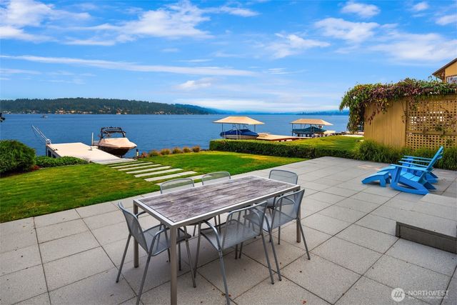 1602 W Lake Sammamish Parkway SE, Bellevue, WA 98008