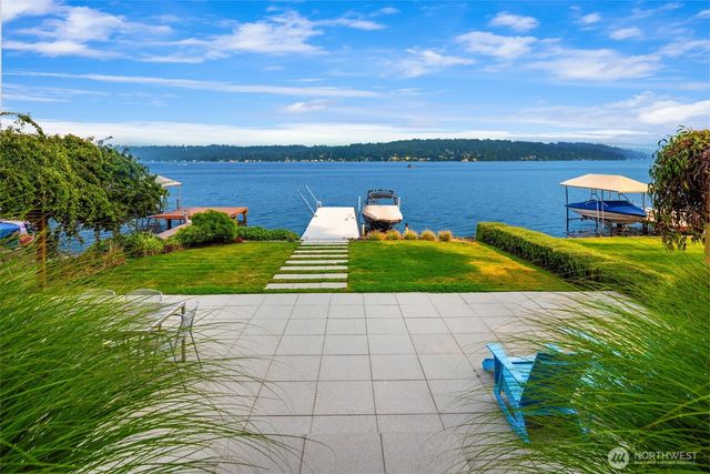 1602 W Lake Sammamish Parkway SE, Bellevue, WA 98008