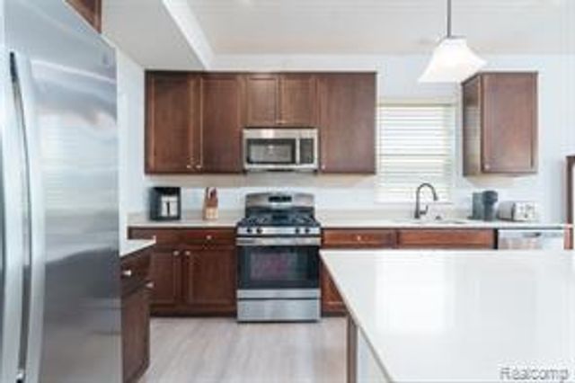 10070 Kylie Drive, Brighton, MI 48116