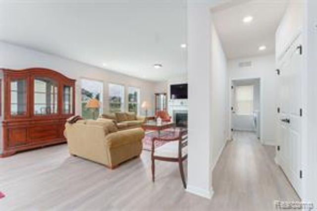 10070 Kylie Drive, Brighton, MI 48116