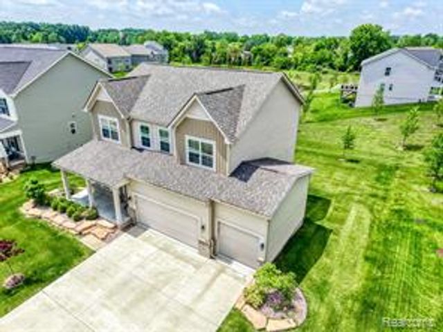 10070 Kylie Drive, Brighton, MI 48116