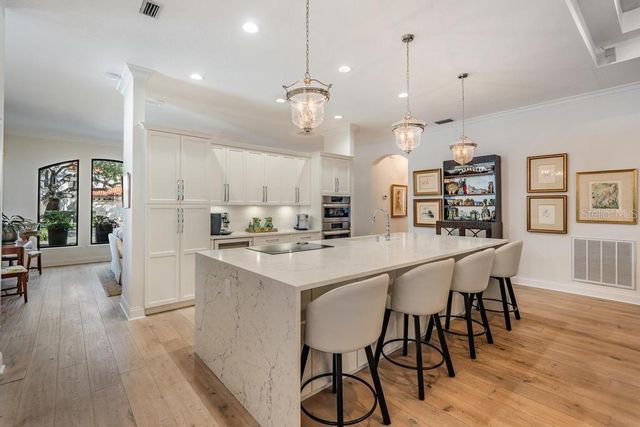 3308 W KNIGHTS AVENUE, Tampa, FL 33611