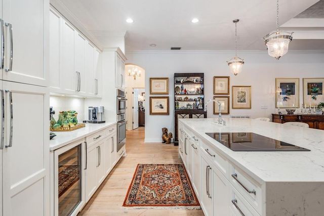 3308 W KNIGHTS AVENUE, Tampa, FL 33611