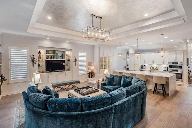 3308 W KNIGHTS AVENUE, Tampa, FL 33611