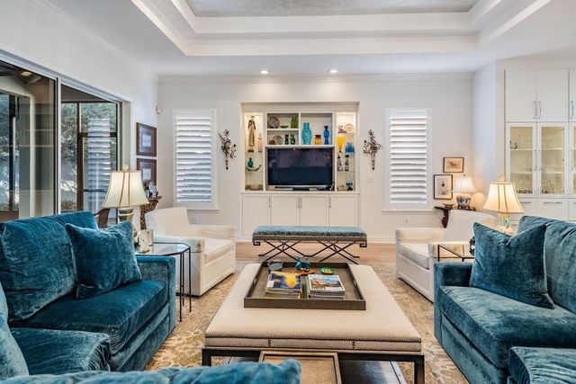 3308 W KNIGHTS AVENUE, Tampa, FL 33611