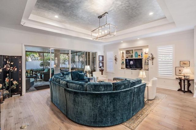 3308 W KNIGHTS AVENUE, Tampa, FL 33611