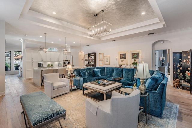 3308 W KNIGHTS AVENUE, Tampa, FL 33611