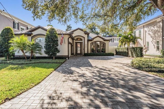 3308 W KNIGHTS AVENUE, Tampa, FL 33611