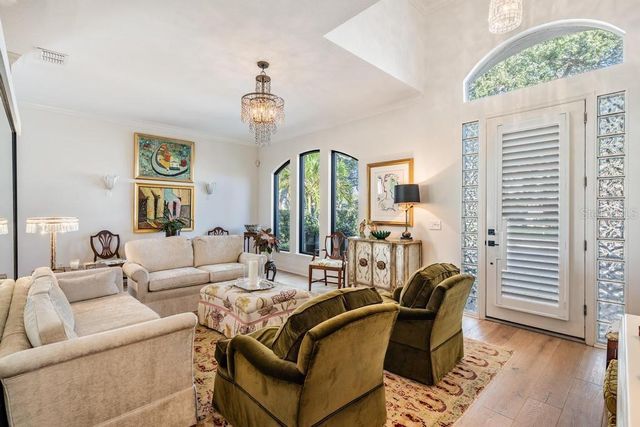 3308 W KNIGHTS AVENUE, Tampa, FL 33611