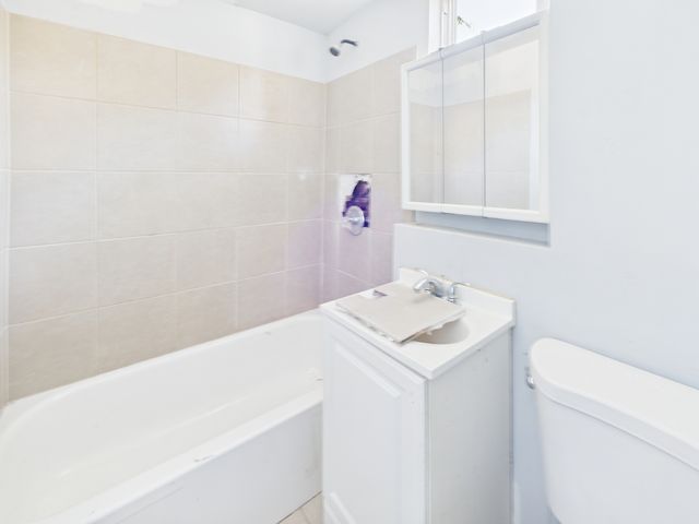 3411 W 63rd Place, Chicago, IL 60629