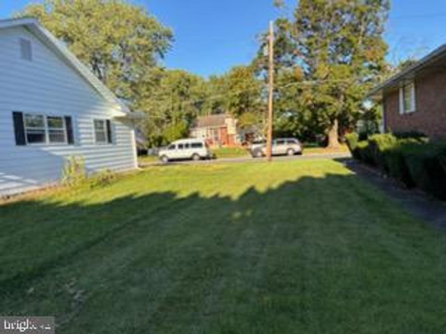 2433 HIGH POINT DR, Bethlehem, PA 18017
