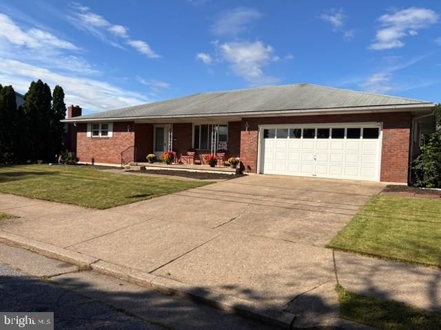 2433 HIGH POINT DR, Bethlehem, PA 18017