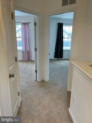 6451 CREEKBEND DR, Mechanicsburg, PA 17050