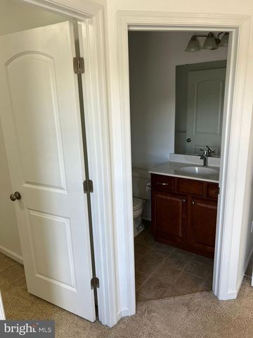 6451 CREEKBEND DR, Mechanicsburg, PA 17050