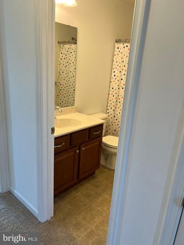 6451 CREEKBEND DR, Mechanicsburg, PA 17050