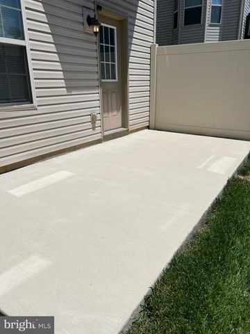 6451 CREEKBEND DR, Mechanicsburg, PA 17050