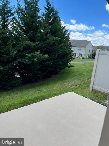 6451 CREEKBEND DR, Mechanicsburg, PA 17050