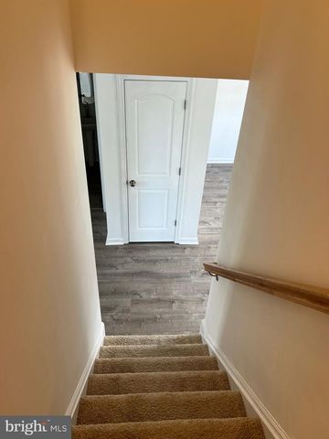 6451 CREEKBEND DR, Mechanicsburg, PA 17050