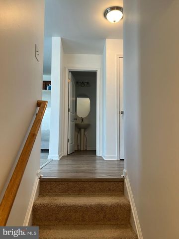 6451 CREEKBEND DR, Mechanicsburg, PA 17050