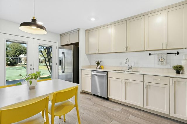 102 World Of Tennis SQ, Austin, TX 78738