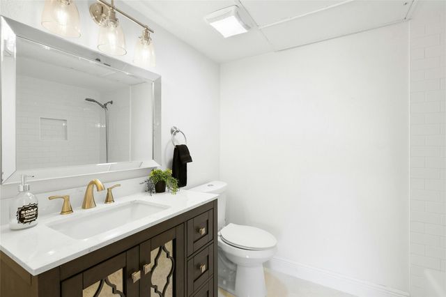 102 World Of Tennis SQ, Austin, TX 78738