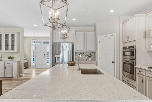 5552 Jessica Lane W, Powell, OH 43065